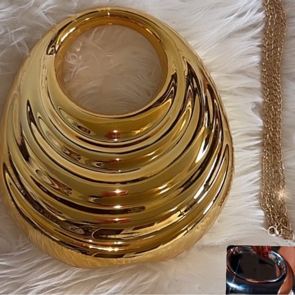 Gold handbag - Picture 1 of 3